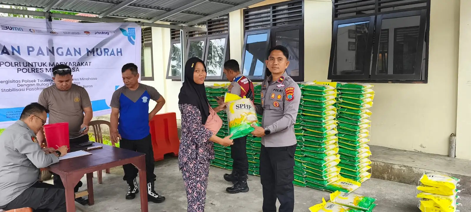 Polsek Toulimambot Gelar Gerakan Pangan Murah, 2.000 Kg Beras Habis Terjual